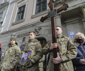 Lwów: Odbyły się pierwsze pogrzeby ukraińskich żołnierzy poległych w wojnie z Rosją 