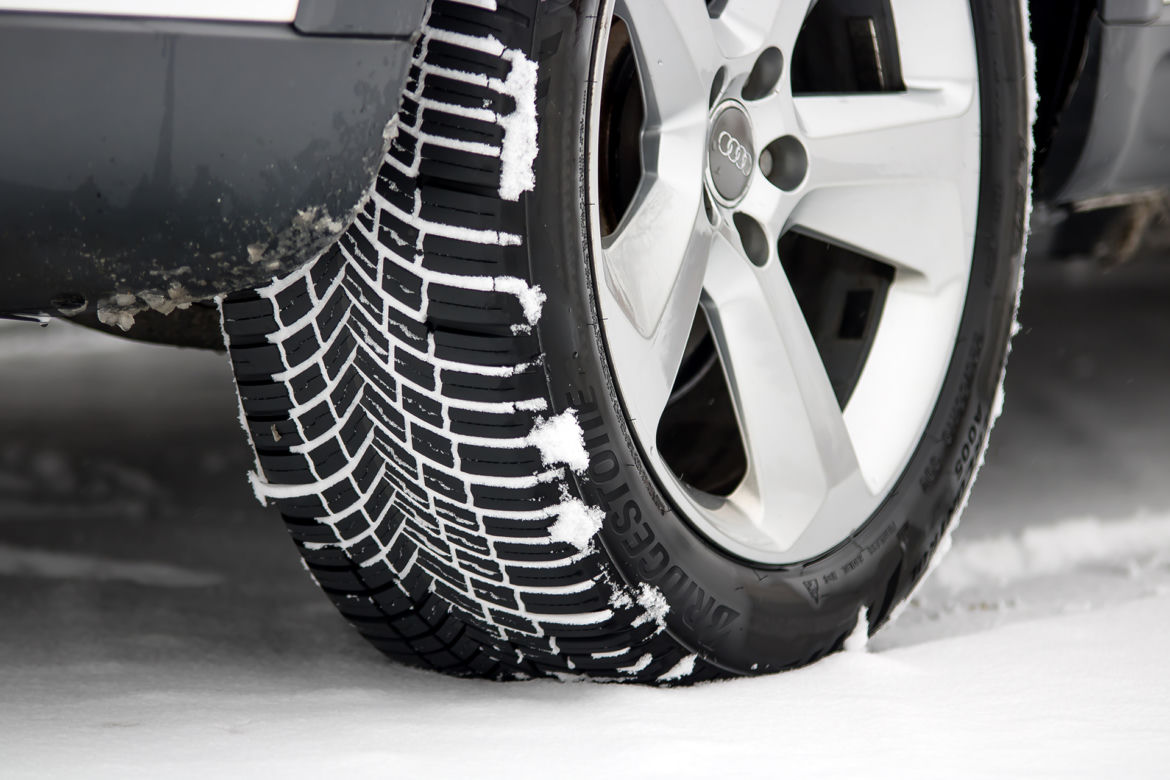 Opona całoroczna Bridgestone Weather Control A005