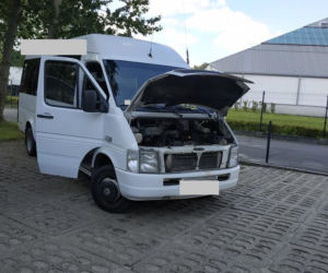 Zawiózł dzieci do aquaparku. Autor nie miał „ręcznego”, świateł i apteczki