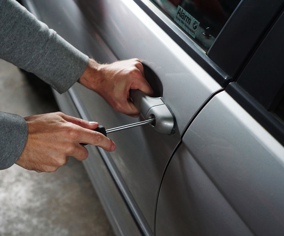 złodziej samochodowy