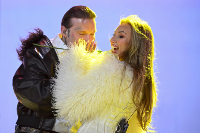 Gruba afera po sylwestrze Polsatu! Doda dosłownie "rozjechała" Smolastego, który zastąpił ją sobowtórem!