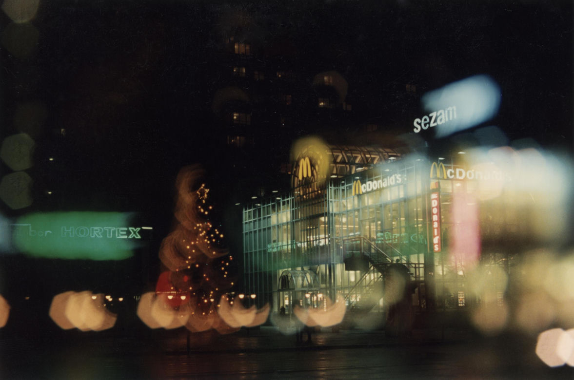 Restauracja McDonald's przy domu towarowym Sezam, z serii Noworoczne iluminacje, 1993-1996
