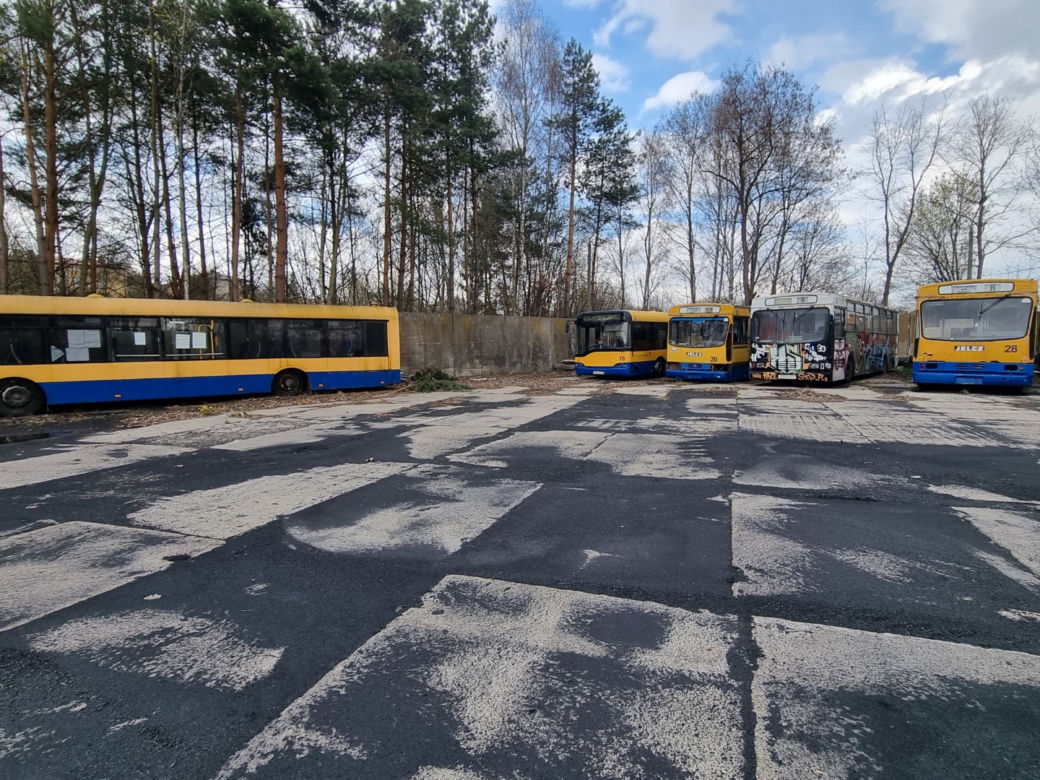 To już historia! Stare autobusy ze Starachowic na sprzedaż