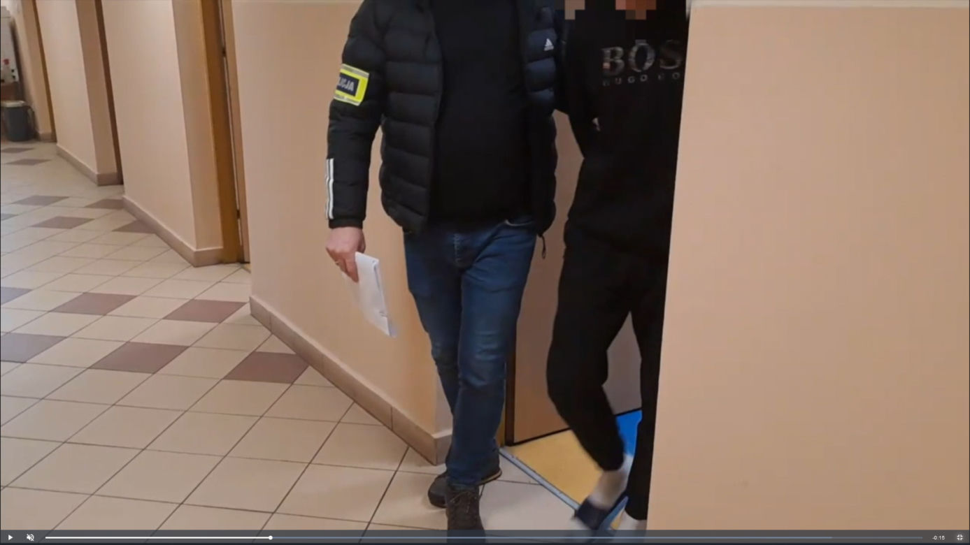 Krwawy napad na sklep w Kobyłce. Co wiemy o zatrzymanym 22-latku?