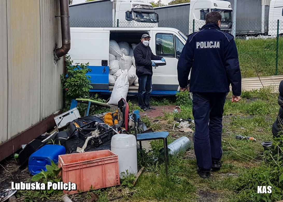 Ponad tona nielegalnego tytoniu pod Zieloną Górą! Trzy osoby zatrzymane