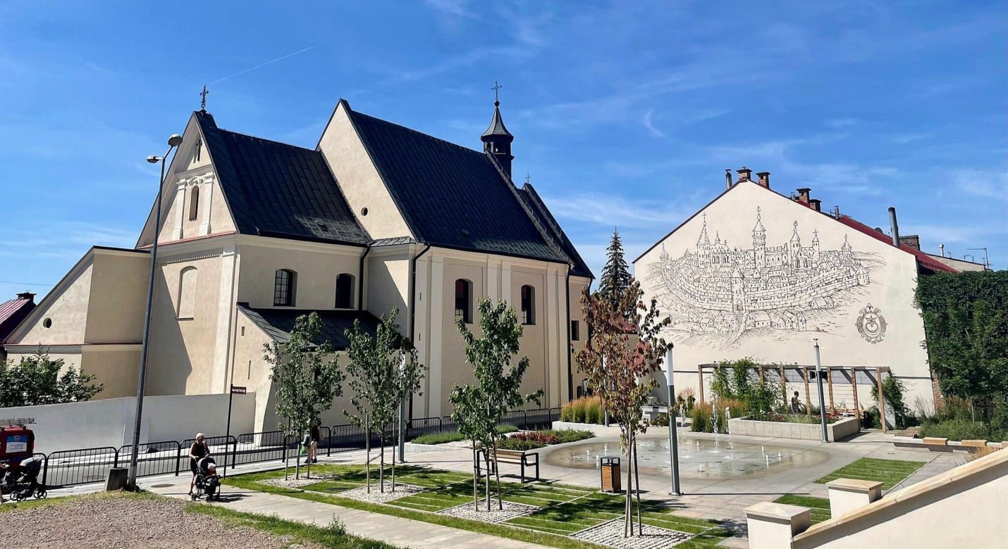 Widok na kościół z Małych Schodów