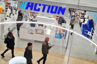 Jak ubrać viralową choinkę jak z TikToka? Te lampki z Action ci w tym pomogą!