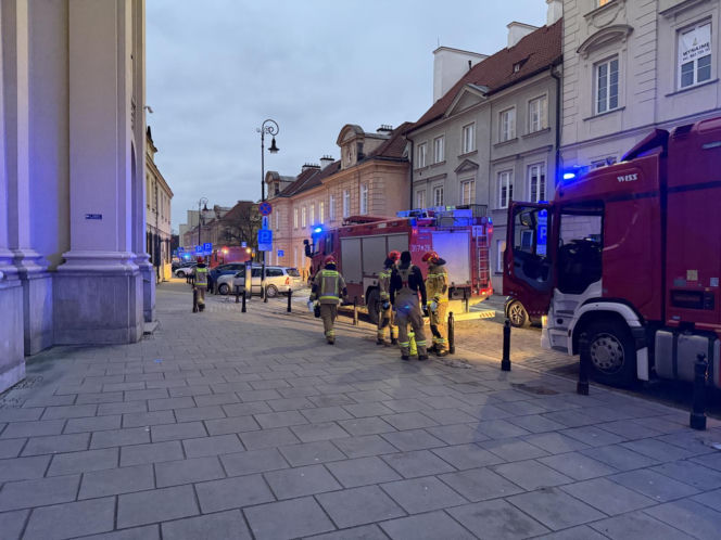 Przyniósł kopertę z białym proszkiem do komisariatu w centrum Warszawy