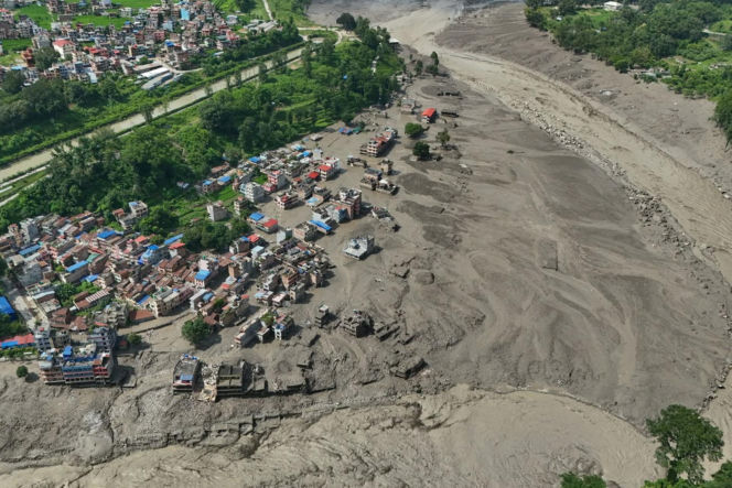 Horror w Nepalu. Odnaleziono zwłoki 270 osób. 1300 zaginionych!