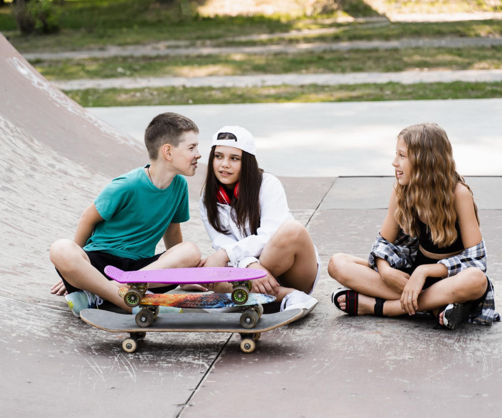 Dziecko wybrało złe towarzystwo? Wiemy, jak pomóc mu bez krytykowania i awantur