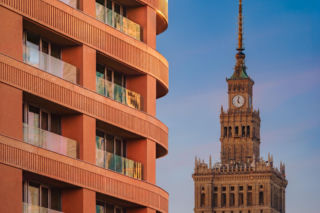 Skromny prestiż. Paradoks? Nie, to apartamentowiec Flare w Warszawie