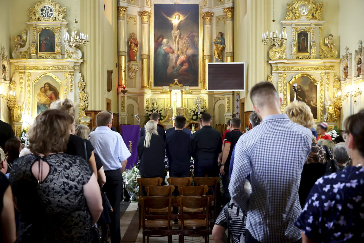 Pogrzeb ofiar wypadku w Elżbietowie. Zosia i jej mama Małgorzata L. wyruszą w ostatnią drogę