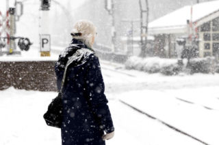 Holandia/ Setki odwołanych lotów, chaos na kolei i rekordowe korki z powodu ataku zimy