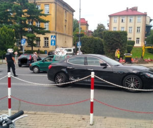 Tarnów. Kolizja z udziałem maserati na ulicy Mickiewicza