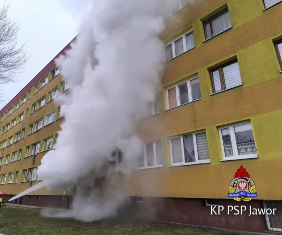 Tragiczny pożar w bloku na Dolnym Śląsku. Jest ofiara śmiertelna 