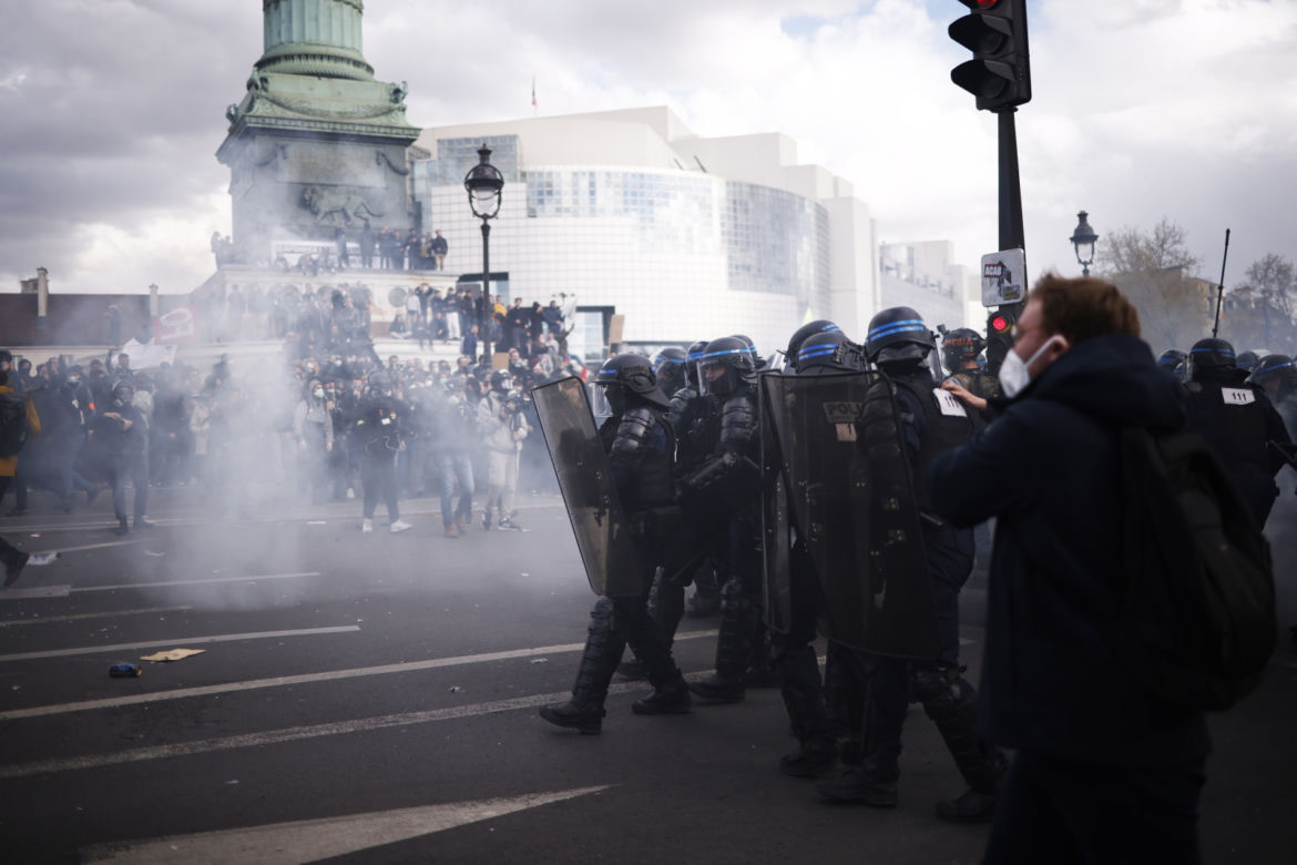 Protesty we Francji. Kilkunastu policjantów rannych