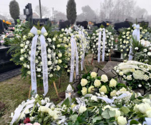 Pogrzeb 11-letniego aktora. Nikodem Marecki spoczął w białej trumnie. Żegnały go tłumy