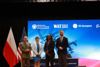 Umowa WAT z Boeing ws. Apache. Nowe centrum szkoleniowe i laboratorium w WAT