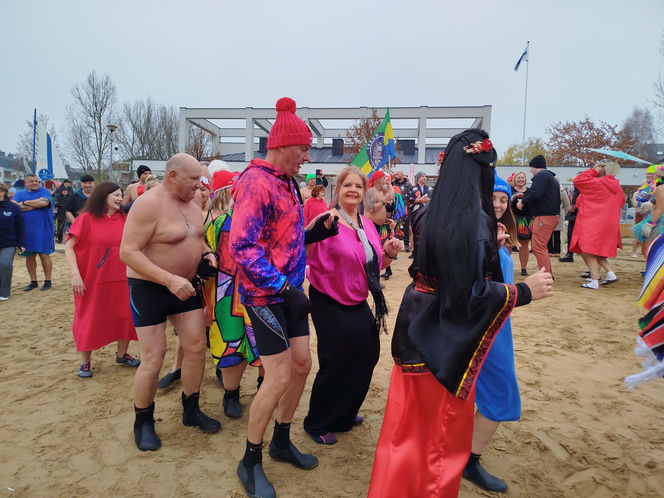 Mazowieckie Morsy otworzyły sezon morsowania 2025/2026 nad zalewem w Siedlcach