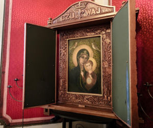 Były tu biura, przedszkole i Urząd Stanu Cywilnego. Dziś w dawnej willi fabrykanta działa harcerstwo