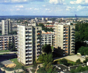 Panorama jednego z osiedli w Białymstoku. Na pierwszym planie blok Skłodowskiej-Curie 9a (po lewej) i Akademicka 12a (po prawej) - lata 1985-1995