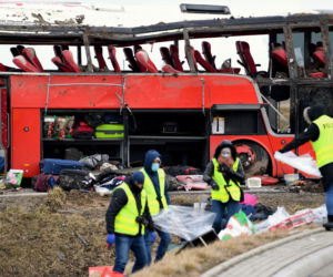 Tragiczny wypadek na A4. Autobus wypadł z autostrady. Nie żyje 5 osób