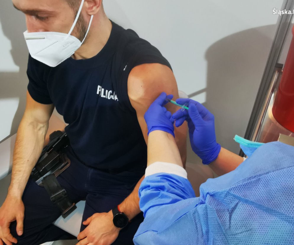 Szczepienie policjantów ze Śląska [ZDJĘCIA]