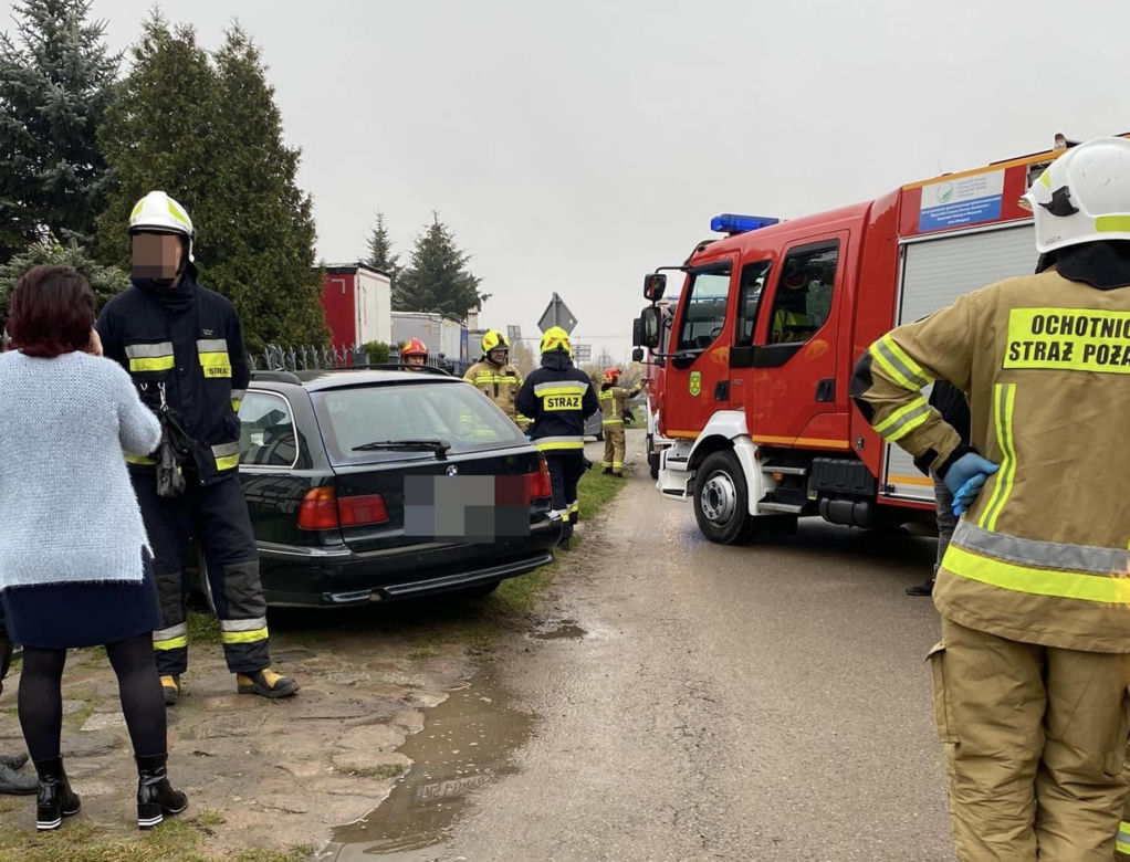 Chciała kupić samochód. Pijana w sztok rozbiła się na płocie w czasie próbnej jazdy