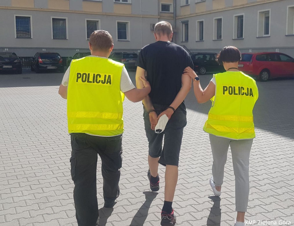 Zielona Góra. Szaleniec kazał kopać grób nastolatkom