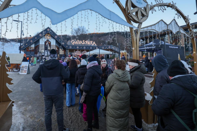 Fatalne warunki w Tatrach. Jest mroźno, ślisko, a szlaki są zasypane śniegiem. TPN ostrzega turystów