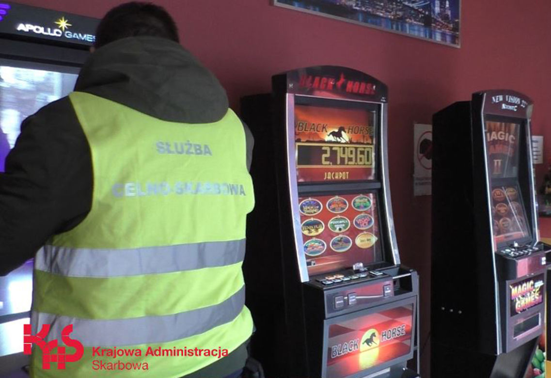 Prawie 2 tysiące nielegalnych automatów 
