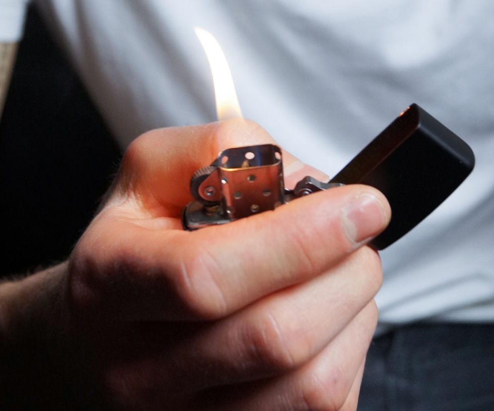 Wielącza: Oblał benzyną i podpalił znajomego strażaka. Adam G. na wolności