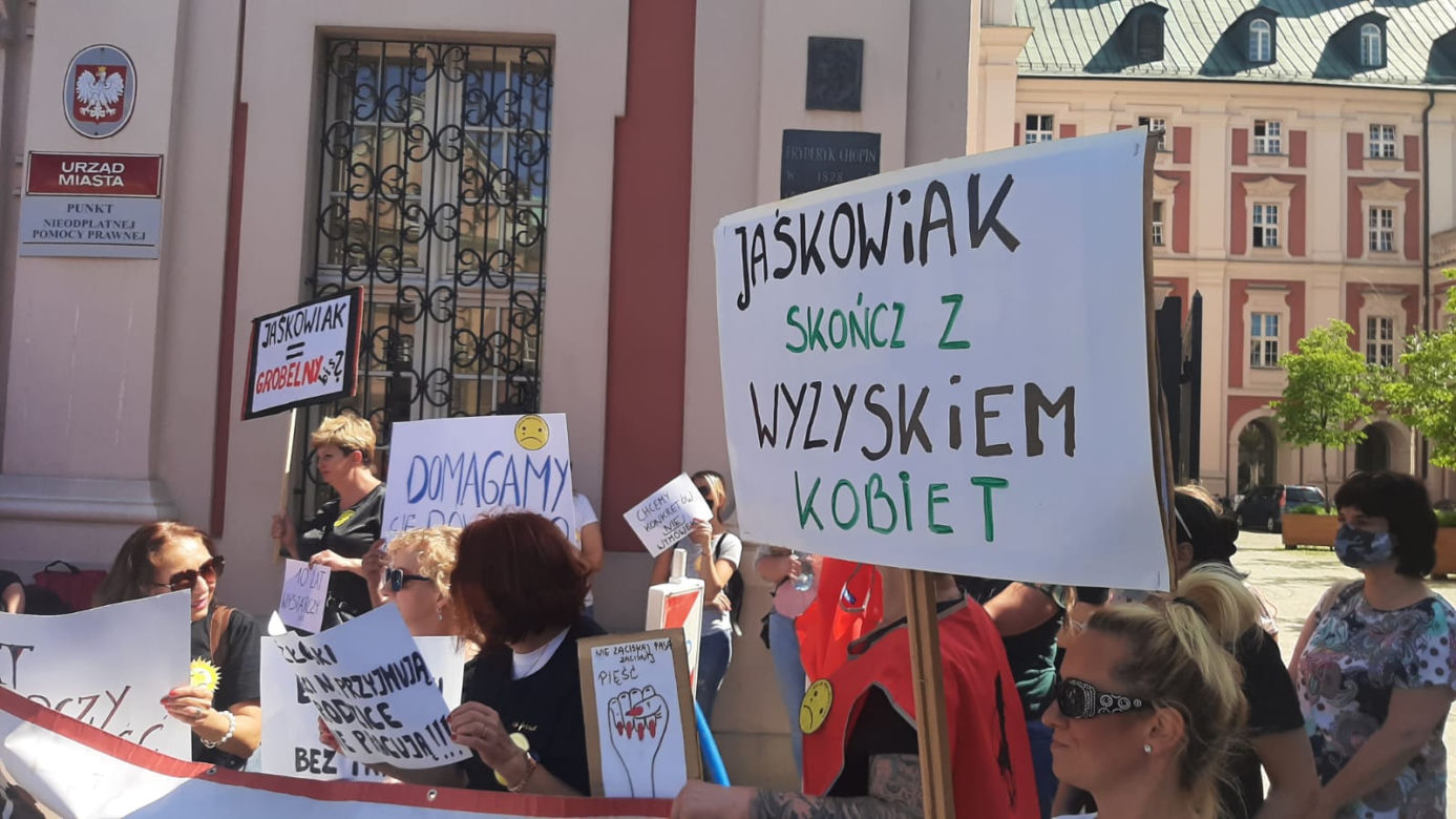 PROTEST PRACOWNIC ŻŁOBKÓW PRZED URZĘDEM MIASTA W POZNANIU