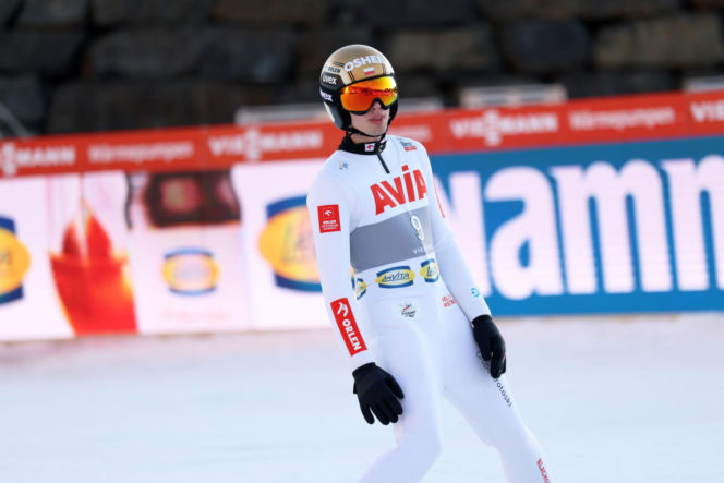 Kacper Tomasiak zaliczył dramatycznie wyglądający upadek w Vikersund