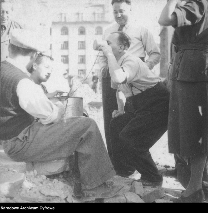 QUIZ PRL. Czy się stoi, czy się leży, trzy tysiące się należy. Tak pracowano w PRL-u