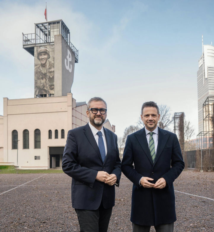 Dyrektor MPW Jan Ołdakowski i prezydent Warszawy Rafał Trzaskowski