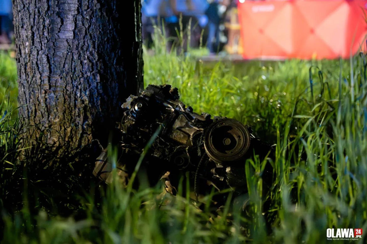 Subaru wjechało pod cysternę. Dwoje młodych strażaków nie żyje! 