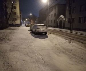 Atak zimy w Polsce. Śnieg na drogach w Zabrzu