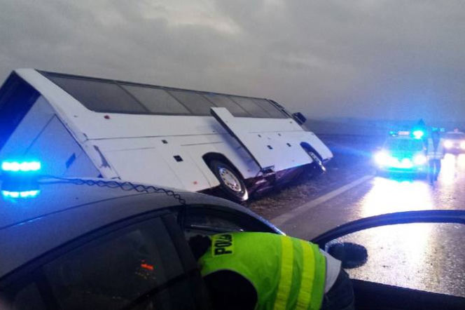 wypadek jesionna jędrzejów autokar