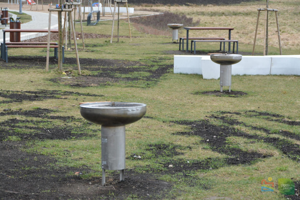 Nowy park w Olsztynie. Są ławeczki, miejsca do grillowania, plac zabaw [ZDJĘCIA]