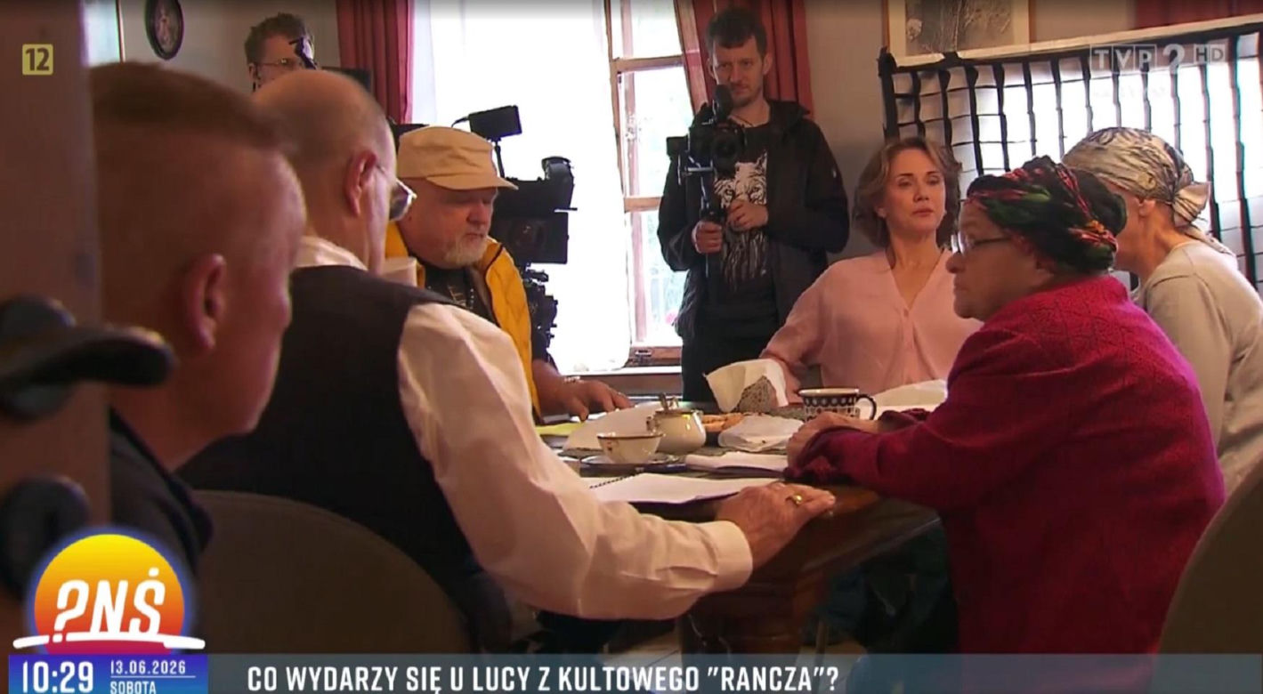 Ranczo 11 sezon na planie w Pytanie na śniadanie. Lucy (Ilona Ostrowska), babka (Grażyna Zielińska), wójt Kozioł (Cezary Żak), reżyser Wojciech Adamczyk