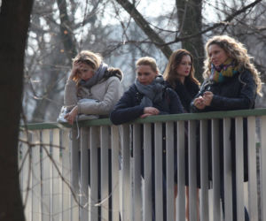 Przyjaciółki odcinek 61, Patrycja (Joanna Liszowska), Inga (Małogrzata Socha), Anka (Magdalena Stużyńska), Zuza (Anita Sokołowska)