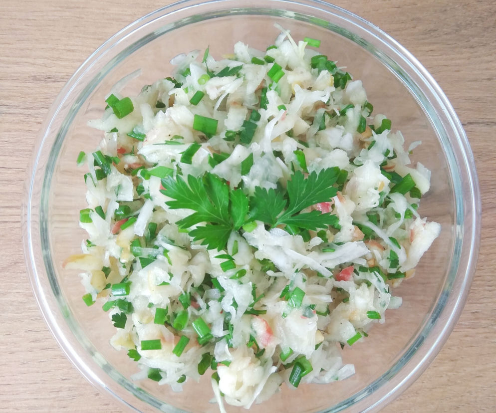 Prosta surówka z kiszonej kapusty krok po kroku
