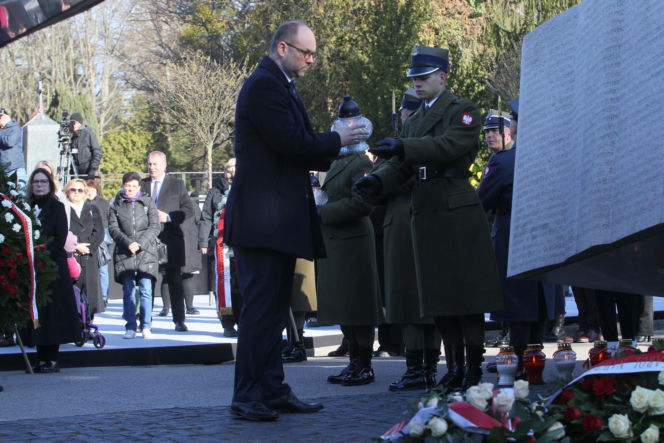Obchody 16. rocznicy katastrofy smoleńskiej. Powązki