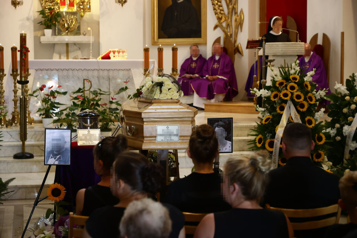 Matka zginęła w katastrofie autokaru w Chorwacji. Jej syn powiesił się z żalu. Spoczną w jednym grobie