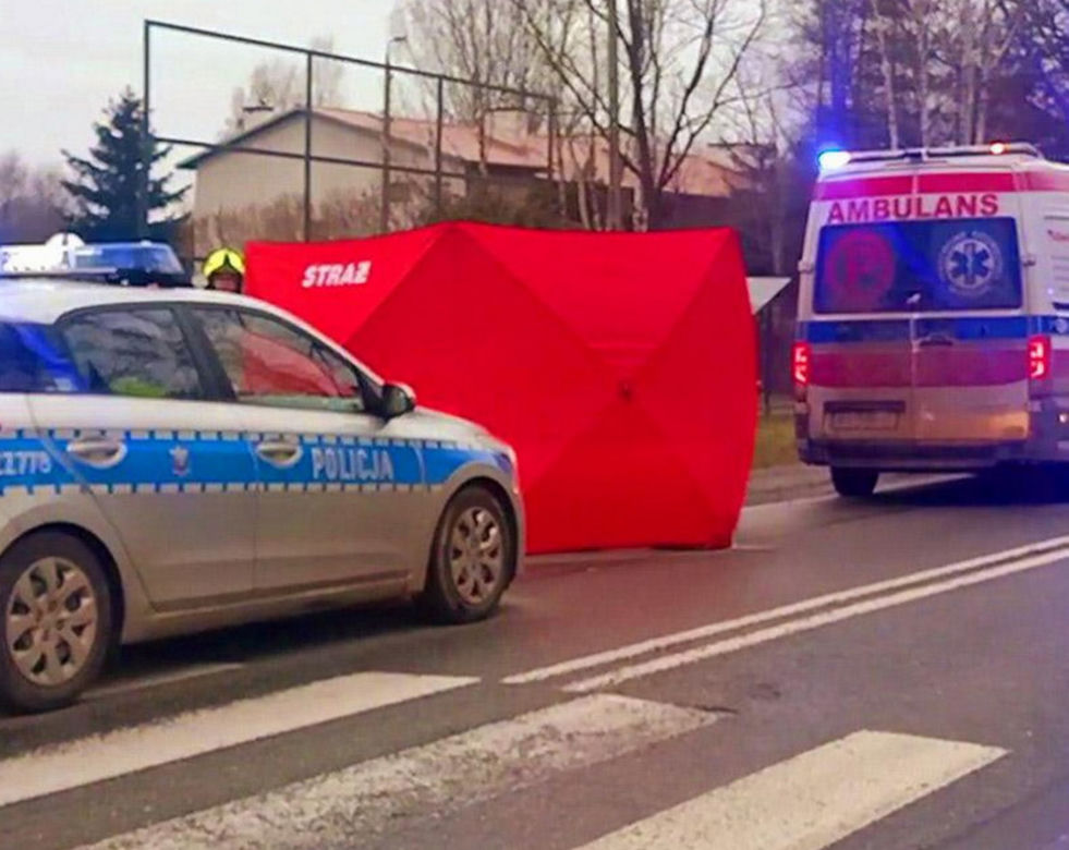 Tragedia pod Piasecznem. Rowerzysta leżał w przydrożnym rowie. Na pomoc było już za późno