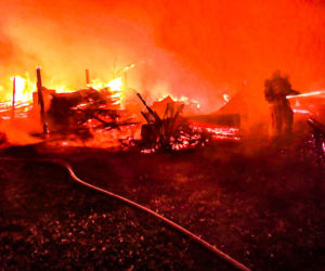 Spalił stodołę matki, bo wyrzuciła go z domu! Straty idą w setki tysięcy