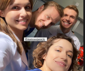 Na dobre i na złe na planie. Hania Sikorka (Marta Żmuda Trzebiatowska), Michał (Mateusz Janicki), Julka Burska (Aleksandra Hamkało), Maks Beger (Tomasz Ciachorowski)