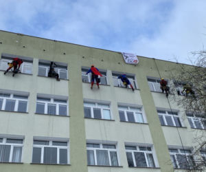 Finał WOŚP 2021 Gdańsku. Alpiniści umyli okna w szpitalach 31.01.2021