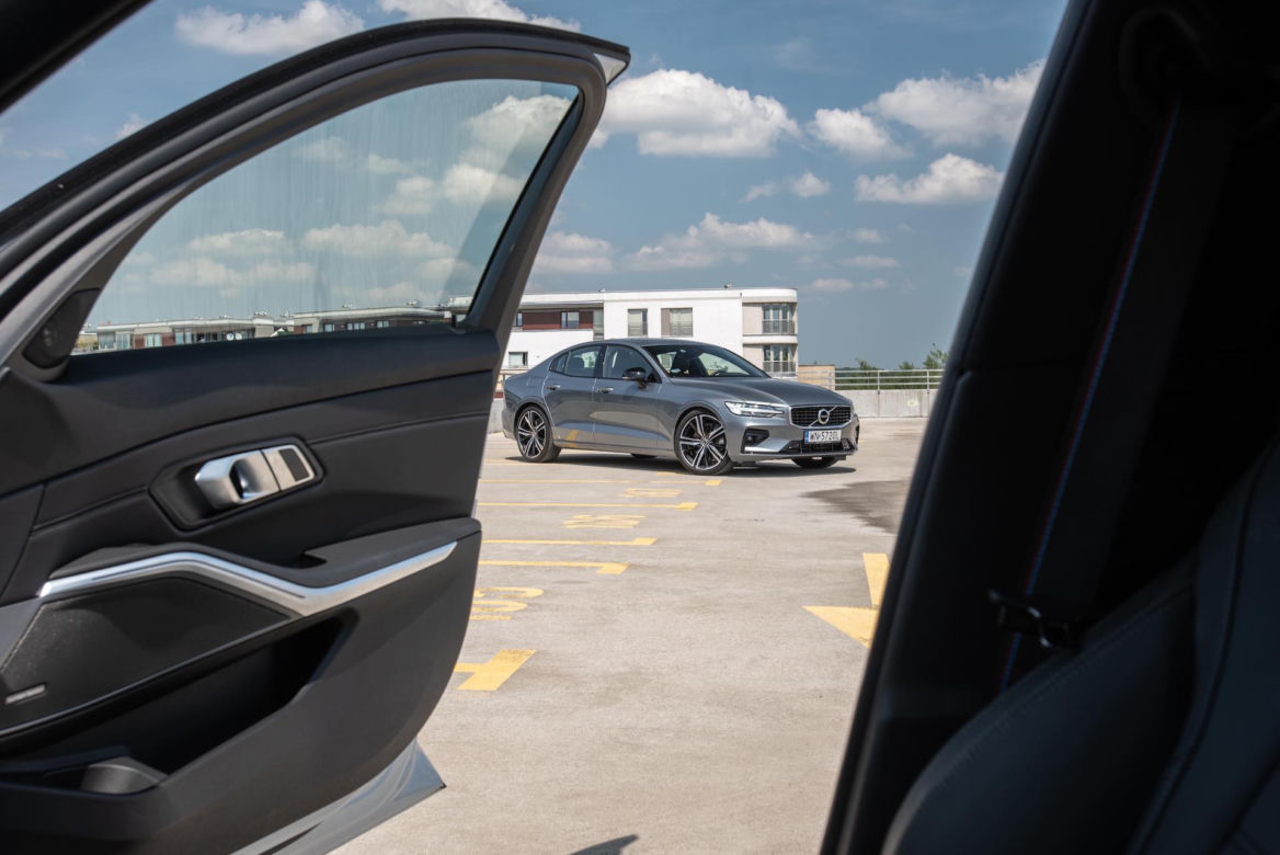 BMW 330i vs Volvo S60 T5
